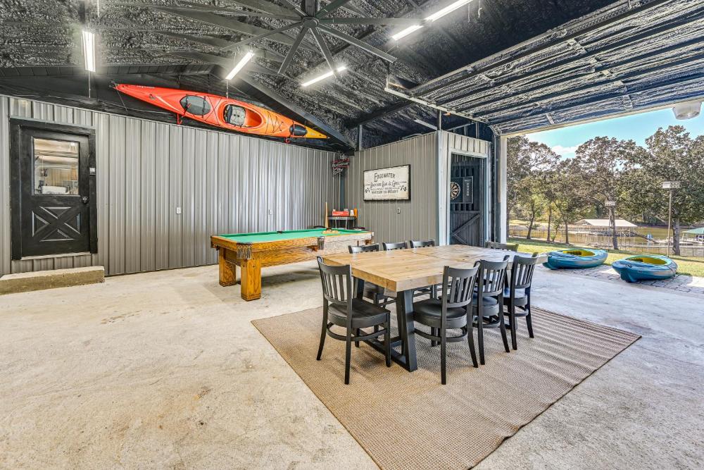 Edgewater on Kentucky Lake with Hot Tub and Games
